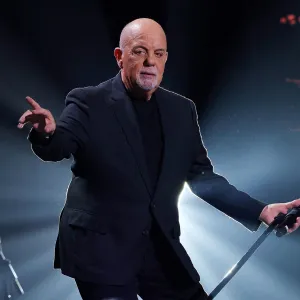 Billy Joel Loses Balance and Falls Down During Concert 482