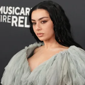 LOS ANGELES, CALIFORNIA - FEBRUARY 02: (FOR EDITORIAL USE ONLY) Charli XCX attends the 67th GRAMMY Awards at Crypto.com Arena on February 02, 2025 in Los Angeles, California. (Photo by Jeff Kravitz/FilmMagic)