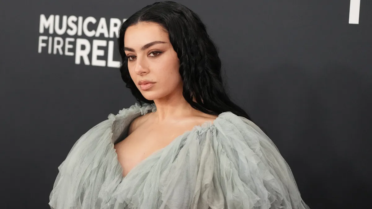 LOS ANGELES, CALIFORNIA - FEBRUARY 02: (FOR EDITORIAL USE ONLY) Charli XCX attends the 67th GRAMMY Awards at Crypto.com Arena on February 02, 2025 in Los Angeles, California. (Photo by Jeff Kravitz/FilmMagic)
