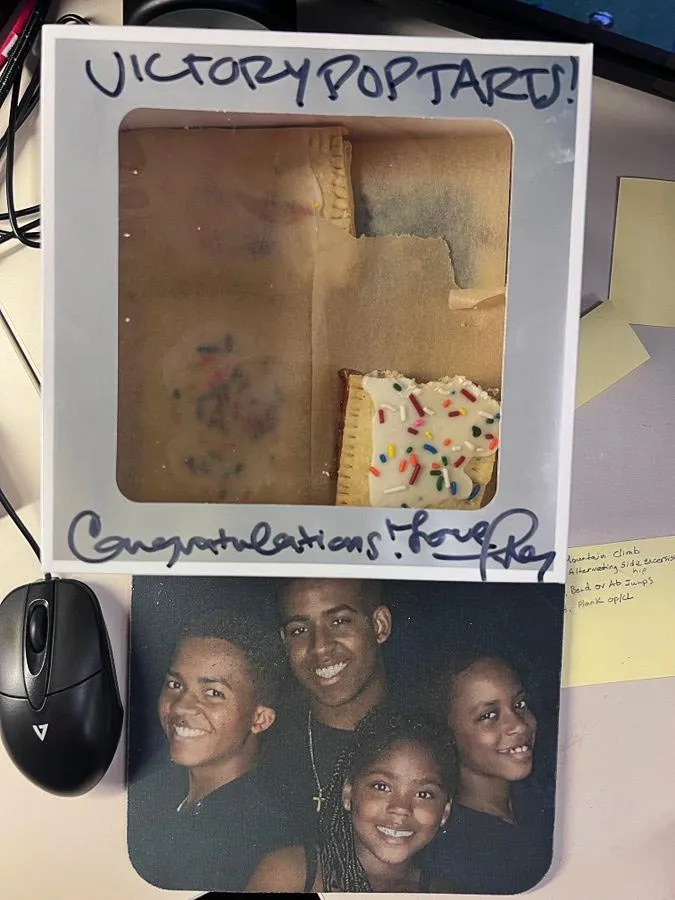 Chiefs DT Chris Jones Really Wants Taylor Swift s DIY Pop Tarts Recipe Her Crust Is Fire 025