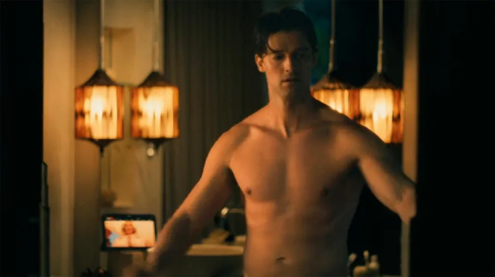 Chris Pratts Eyes Went Directly to Patrick Schwarzeneggers D k During Nude White Lotus Scene