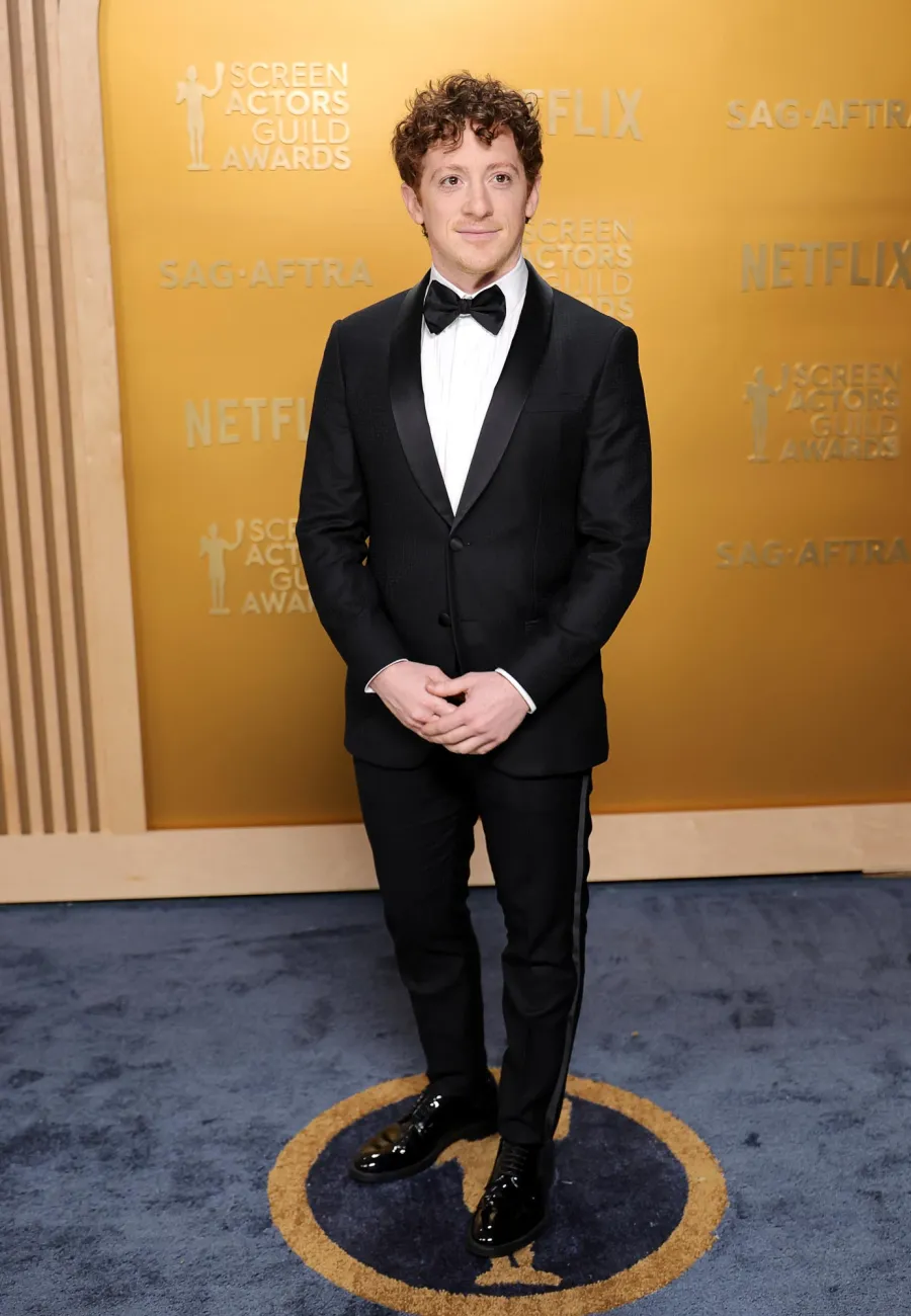 Cynthia Erivo Ariana Grande and More Wicked Cast Members Sparkle at the 2025 SAG Awards 130 141