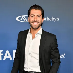 Did These Bachelorette Alums Just Throw Shade at Jason Tartick3