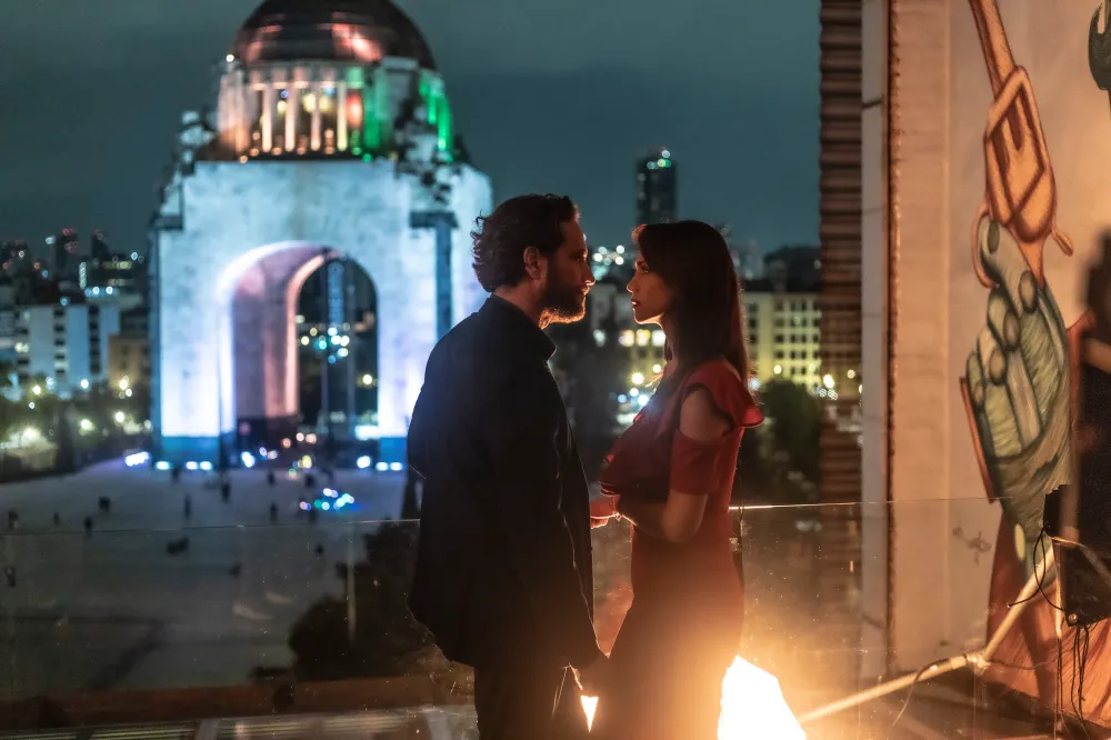 Carolina Miranda y Michel Brown en Hilo Rojo