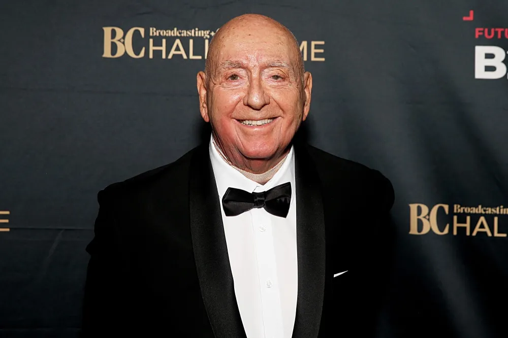 ESPNs Dick Vitale Makes Emotional Return After Announcing Hes Cancer Free