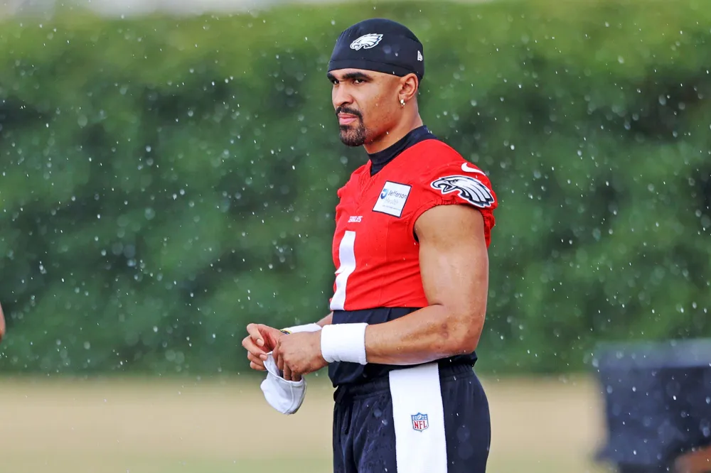 Eagles Jalen Hurts on Having an All Female Management Team 030