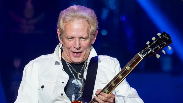 Eagles guitarist Don Felder Rushed Off Stage After Medical Emergency 427