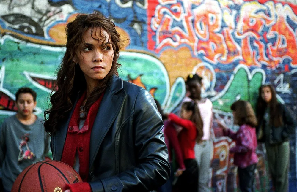 Everything That Went Wrong with Halle Berry s Catwoman on 20th Anniversary Milestone 188