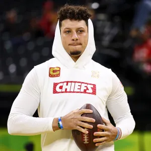 Fans Think Nike Is Trolling Patrick Mahomes With New Philadelphia Eagles Muppet Ad Post Super Bowl