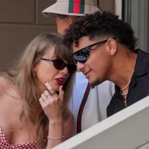 Taylor Swift and Patrick Mahomes