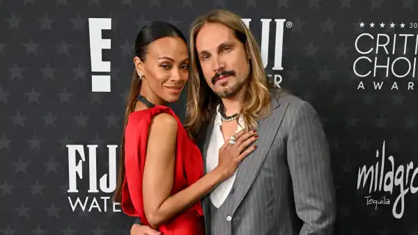 SANTA MONICA, CALIFORNIA - FEBRUARY 07: (L-R) Zoe Saldana and Marco Perego attend the 30th Annual Critics Choice Awards at Barker Hangar on February 07, 2025 in Santa Monica, California. (Photo by Michael Kovac/Getty Images for Critics Choice Association)