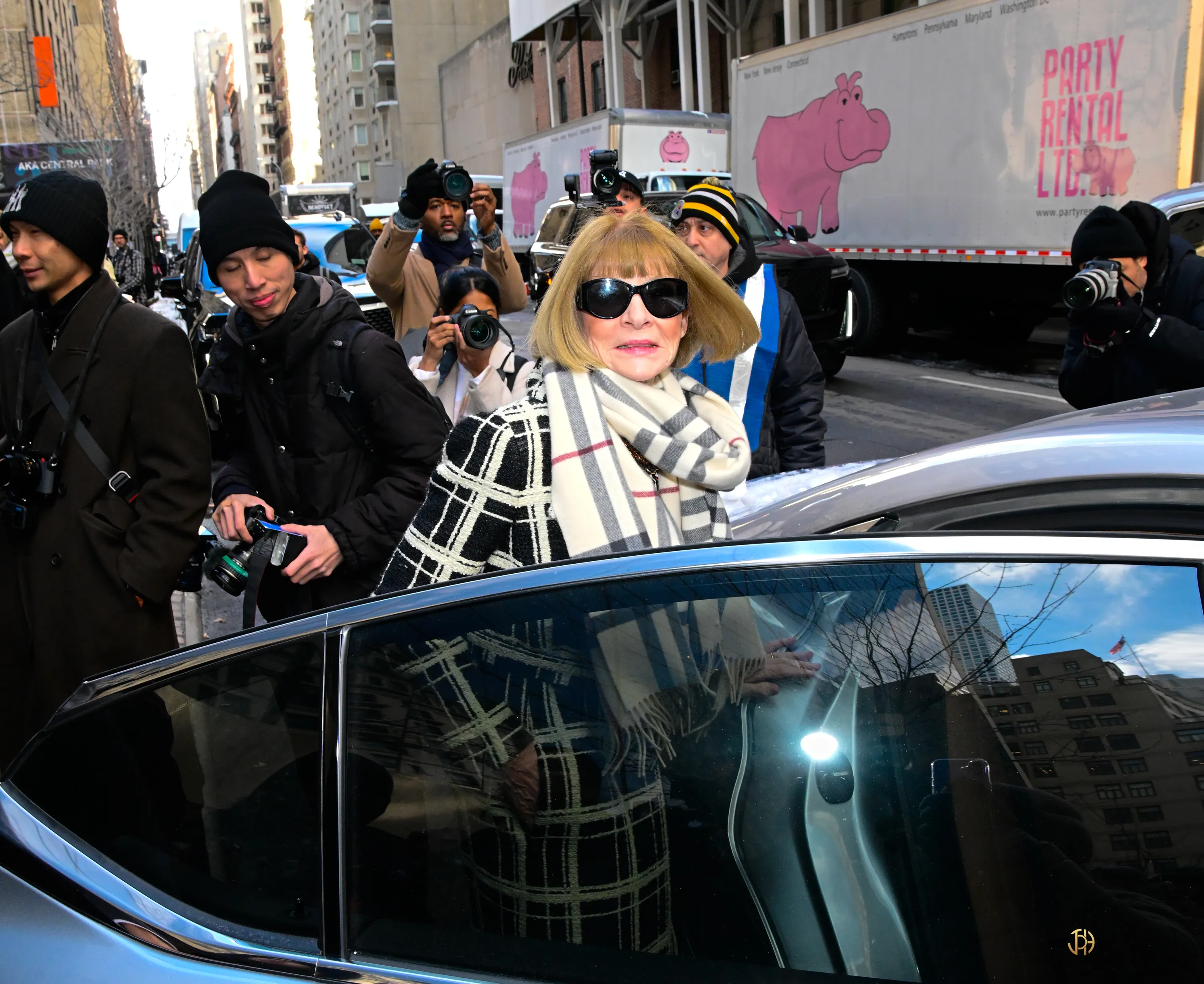 Anna Wintour Burberry scarf