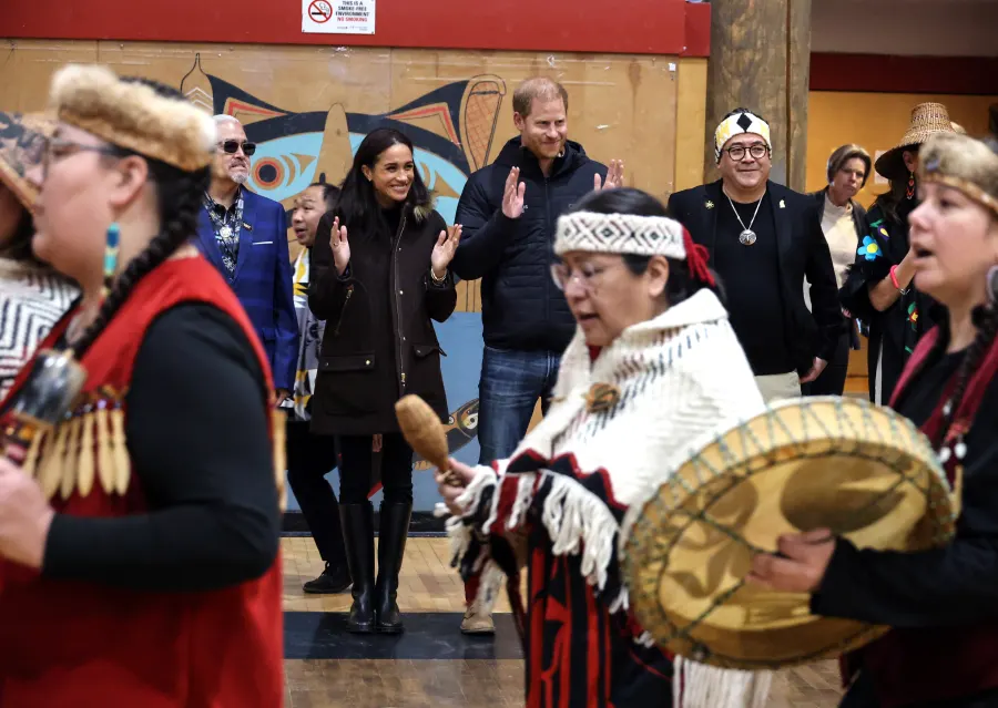 Harry and Meghan clap hands