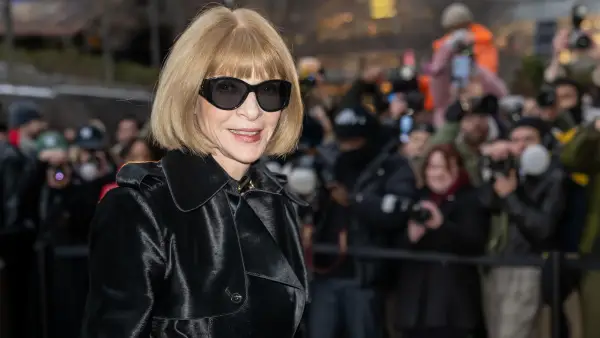 Anna wintour in black coat and sunglasses