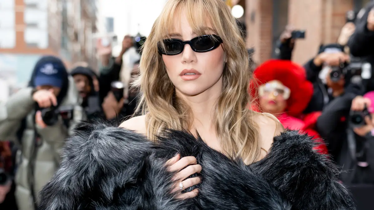 Suki Waterhouse Sneakers