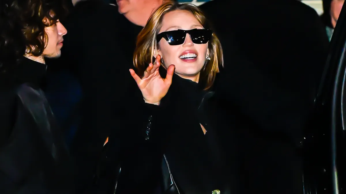 miley cyrus in all black outfit