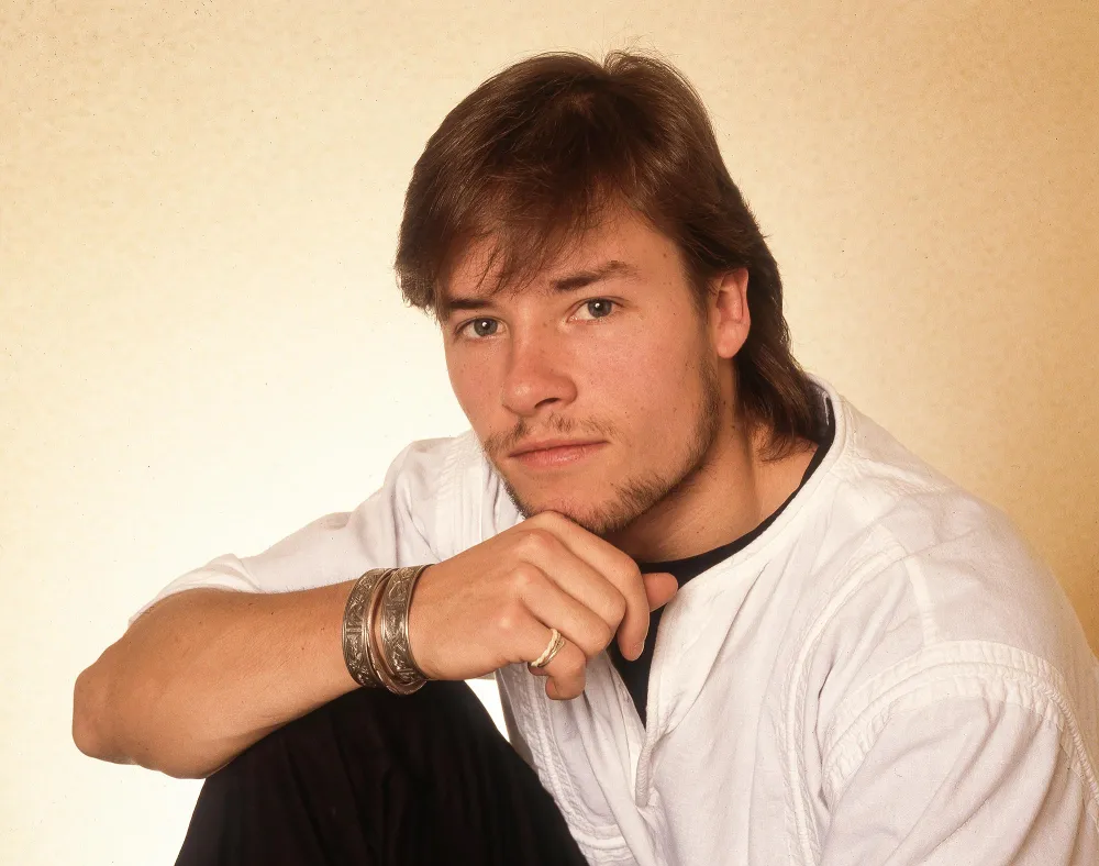 Guy Pearce Wanted to Punch Costar for Snobby Reaction to Soap Opera past