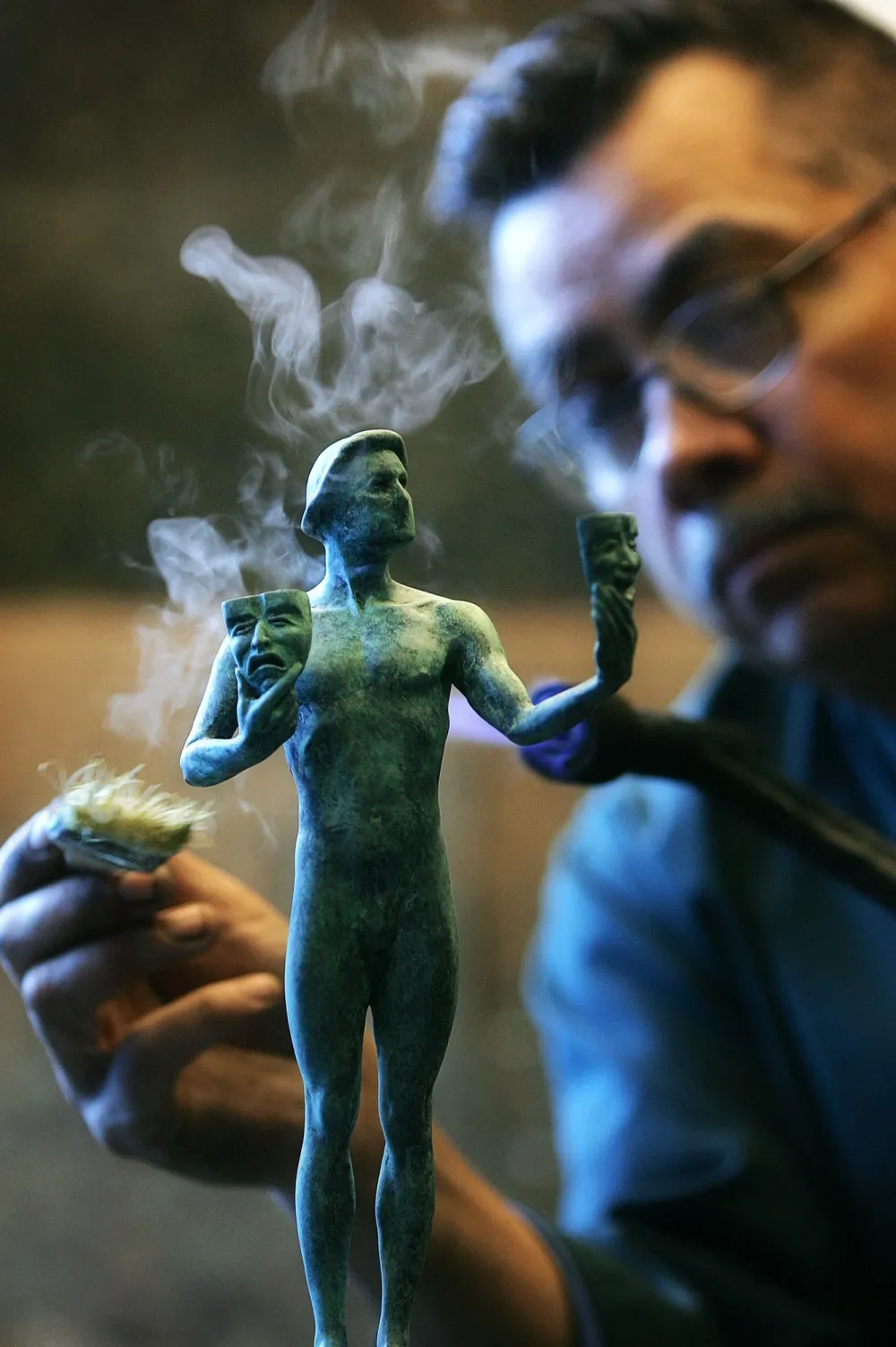 How Heavy Is the 2025 SAG Awards Trophy (Hint Over 12 Pounds ) 155