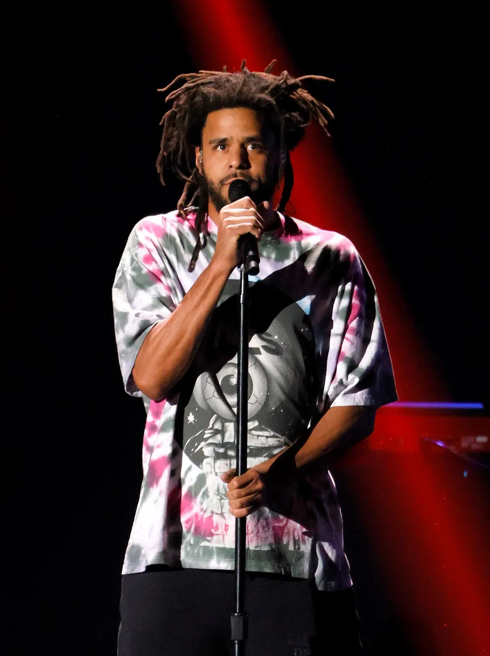 How Much Musicians Get Paid for a Feature on Other Artists Songs