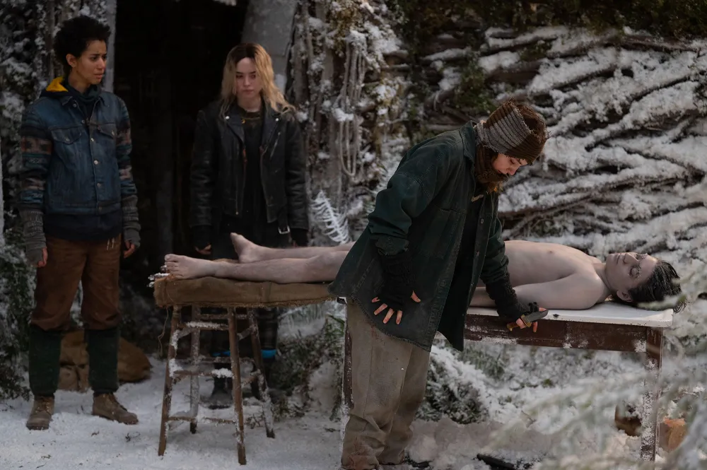 Jasmin Savoy Brown Sophie Thatcher Sophie Nelisse and Luciano Leroux YELLOWJACKETS