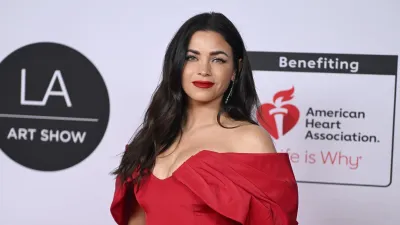 Jenna Dewan Jokes The Rookie Team Gave Up Trying to Hide Her Baby Bump