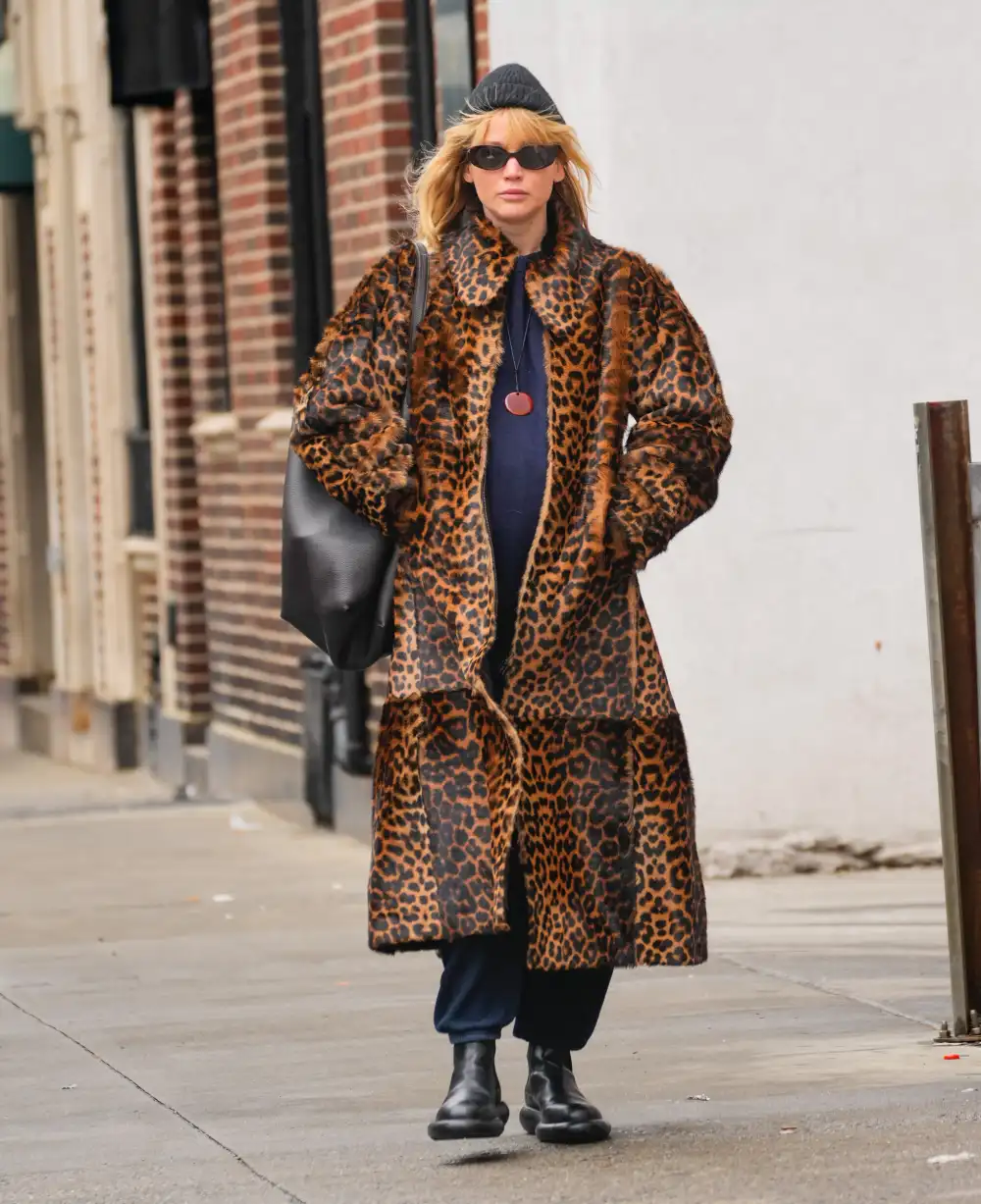 Jennifer Lawrence Gives Mob-Wife Style a Maternity-Friendly Makeover