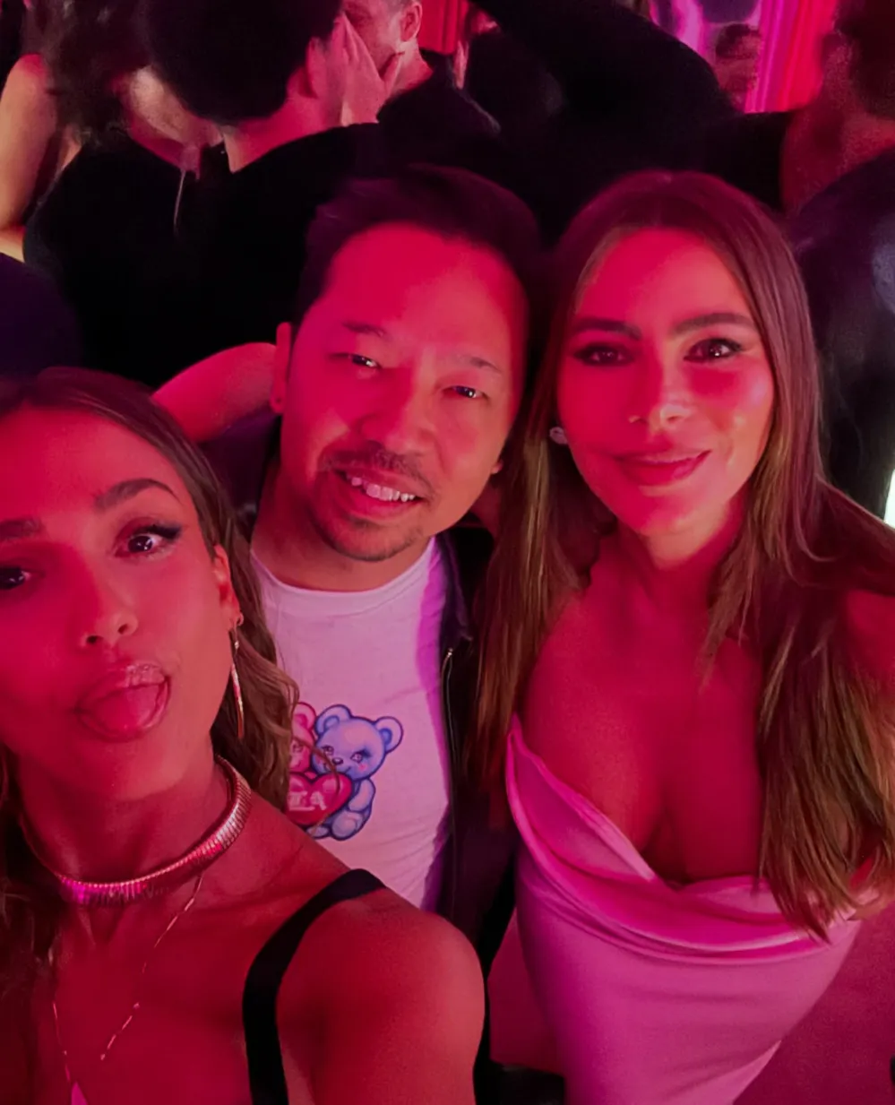 Jessica Alba Parties With Sofia Vergara Paris Hilton and Snoop Dogg Amid Divorce