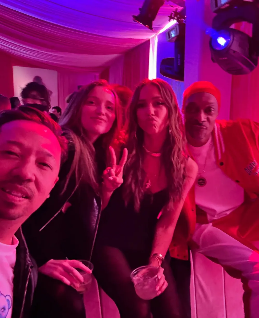Jessica Alba Parties With Sofia Vergara Paris Hilton and Snoop Dogg Amid Divorce