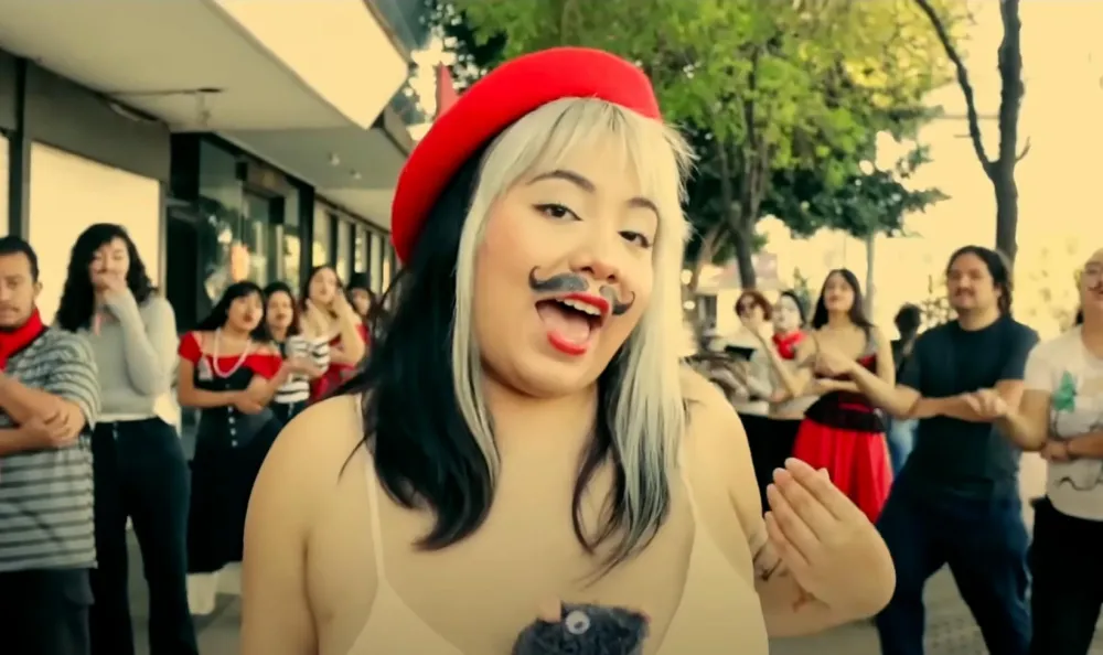 Johanne Sacreblu la parodia de Emilia Perez