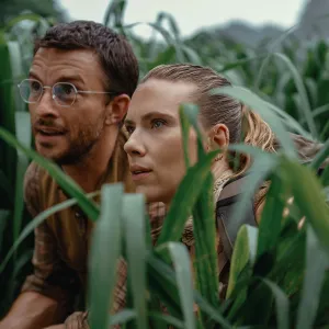 Jonathan Bailey and Scarlett Johansson Jurassic World Rebirth
