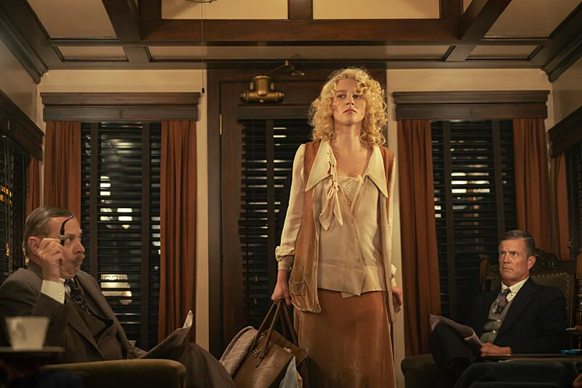 Julia Schlaepfer Talks the Challenges a Pregnant Alex Dutton Will Face En Route to Montana in 1923