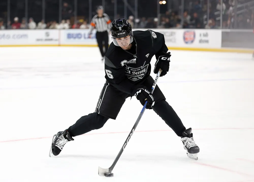 Justin Bieber Fights NHL Hall of Famer Jeremy Roenick at Charity Hockey Game