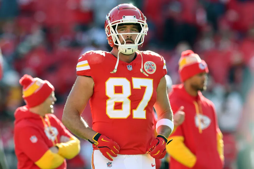 Kansas City Mayor Wants to Officiate Taylor Swift and Travis Kelces Wedding