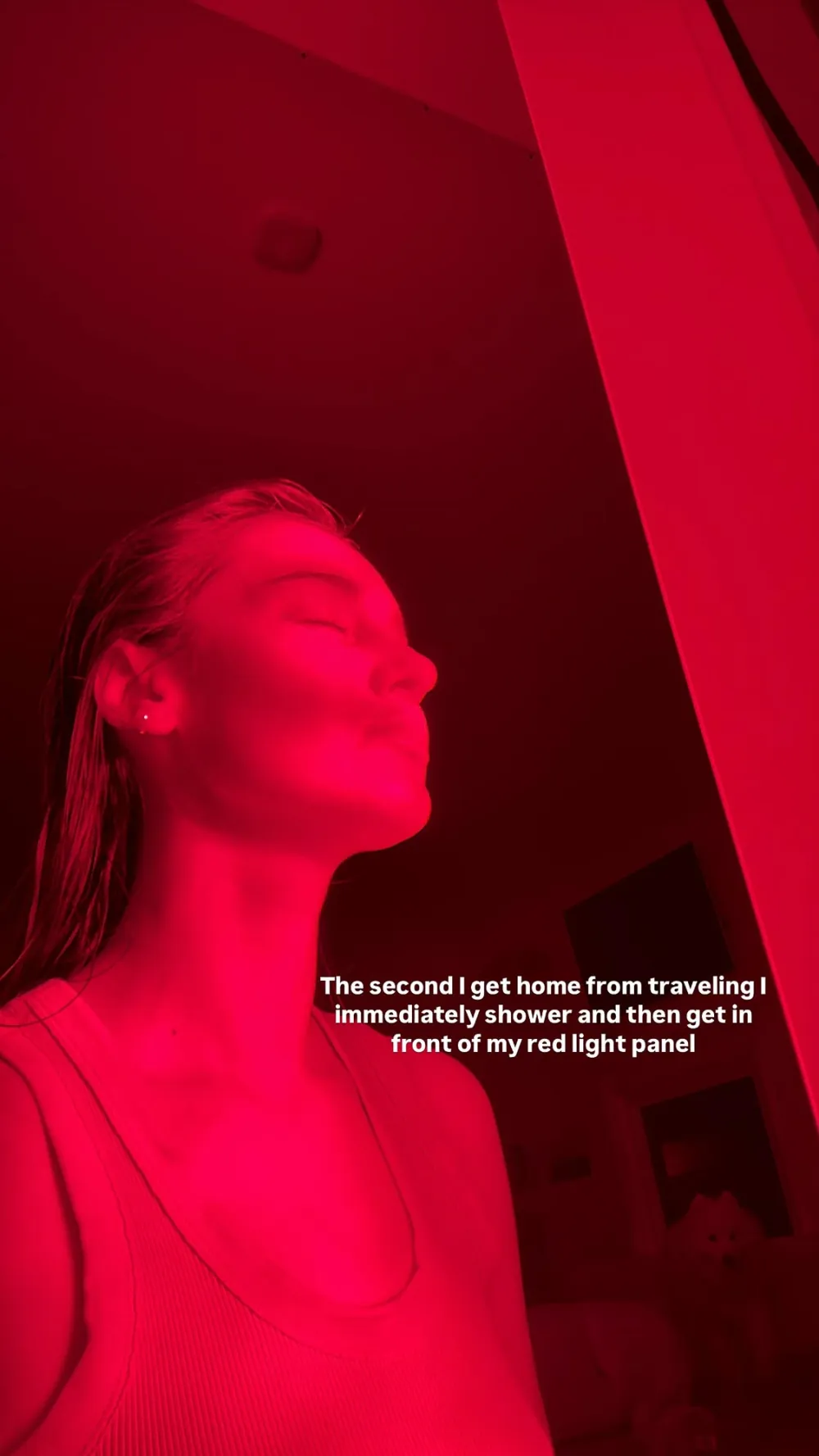 Kristin Juszczyk s Go to Traveling Routine Includes Standing In Front of a Red Light 743