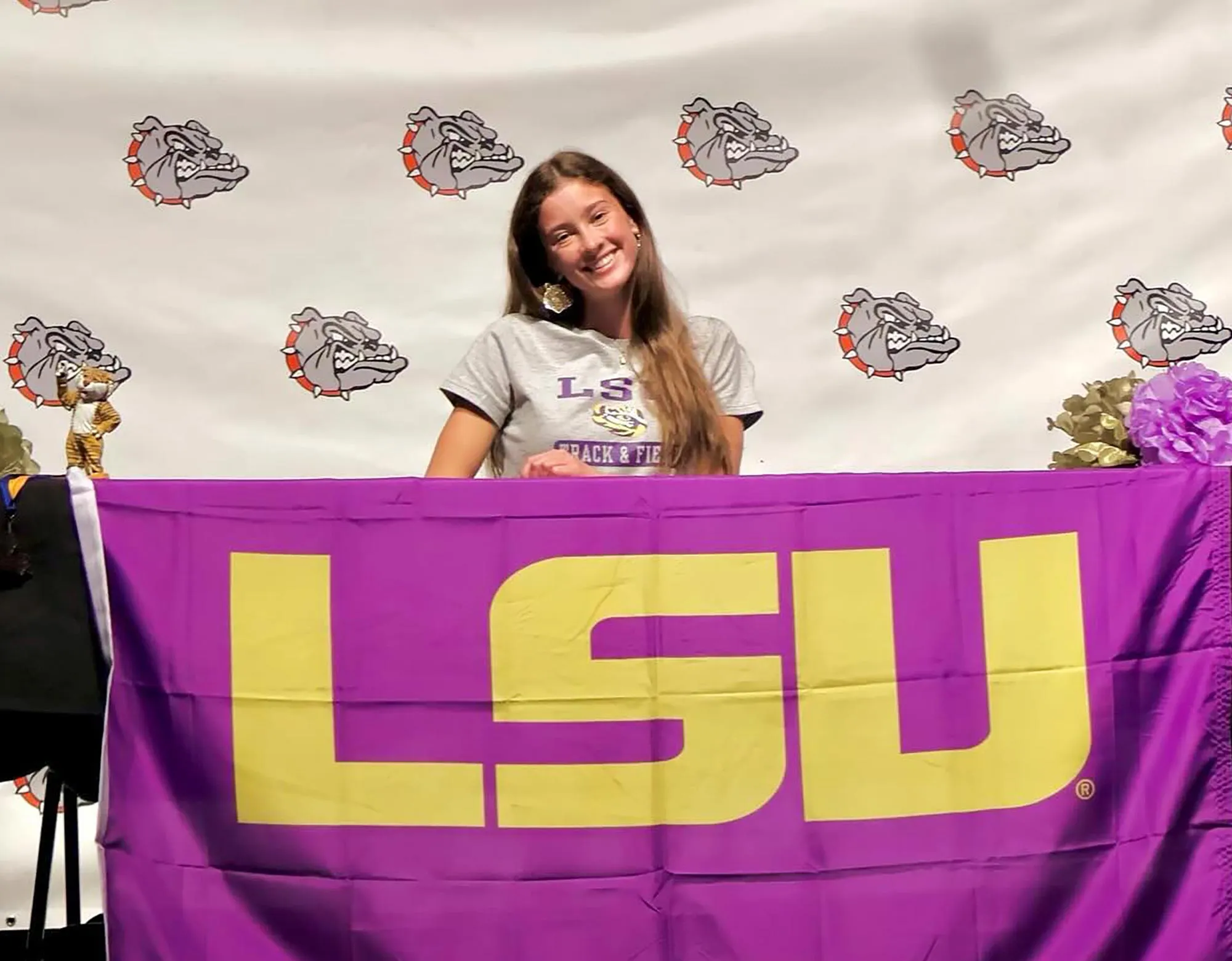 LSU Pole Vaulter Dillon Reidenauer 18 Dies in Car Accident on Campus 529