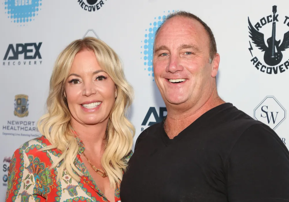 Lakers Owner Jeanie Buss and Husband Jay Mohr Live on Different Floors I Like My Space