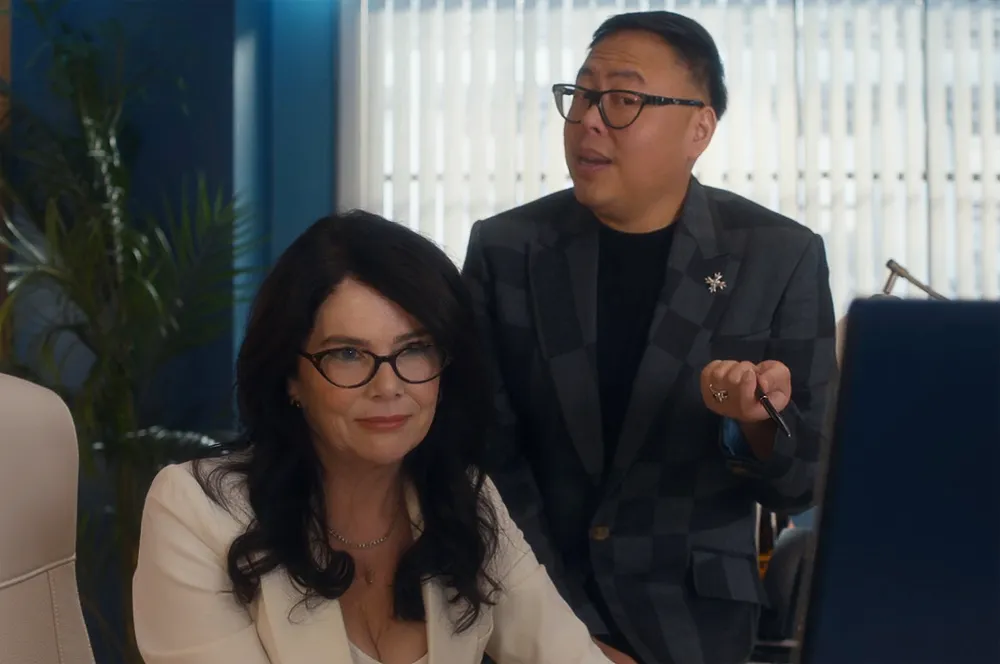 Lauren Graham s The Z Suite Character Jokes She Fixed Herself After Going to Therapy Once