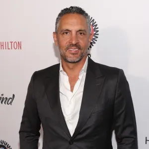 Mauricio Umansky Has a Broken Clavicle