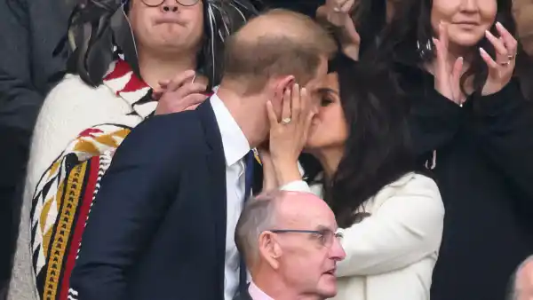 Meghan Markle and Prince Harry Share Sweet PDA Moment at Invictus Games Opening Ceremony
