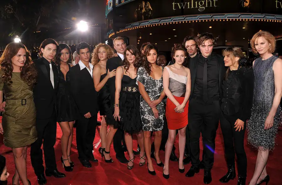 Peter Facinelli Reveals the Sweet Title of the Twilight Cast's Group Text