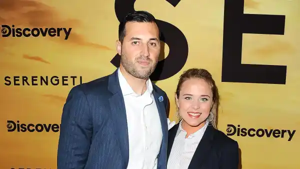 Pregnant Jinger Duggar and Jeremy Vuolo Picked Out Baby No 3 s Name But Won t Tell Daughters Yet 060