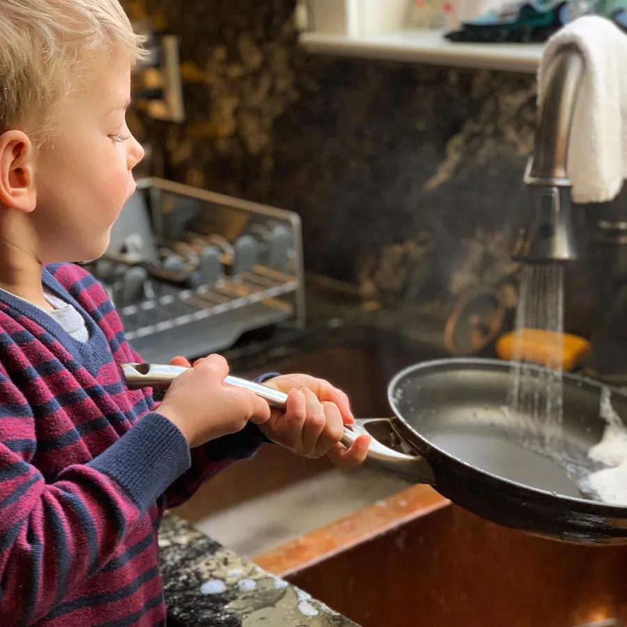 Reacher Star Alan Ritchson and Wife Catherine s Family Album With 3 Sons See Photos 077