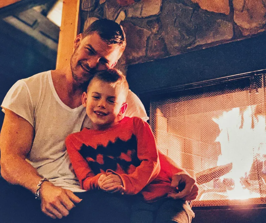Reacher Star Alan Ritchson and Wife Catherine s Family Album With 3 Sons See Photos 079