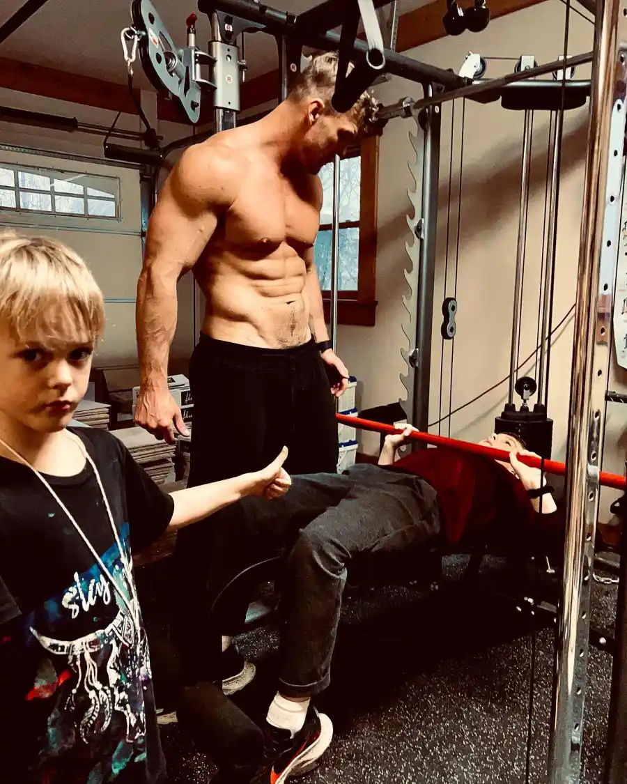 Reacher Star Alan Ritchson and Wife Catherine s Family Album With 3 Sons See Photos 081