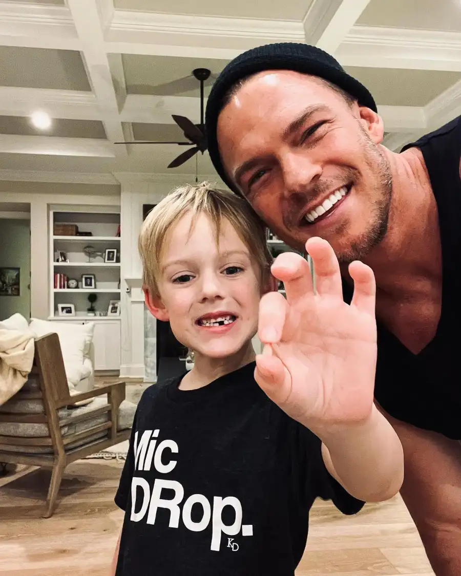 Reacher Star Alan Ritchson and Wife Catherine s Family Album With 3 Sons See Photos 082