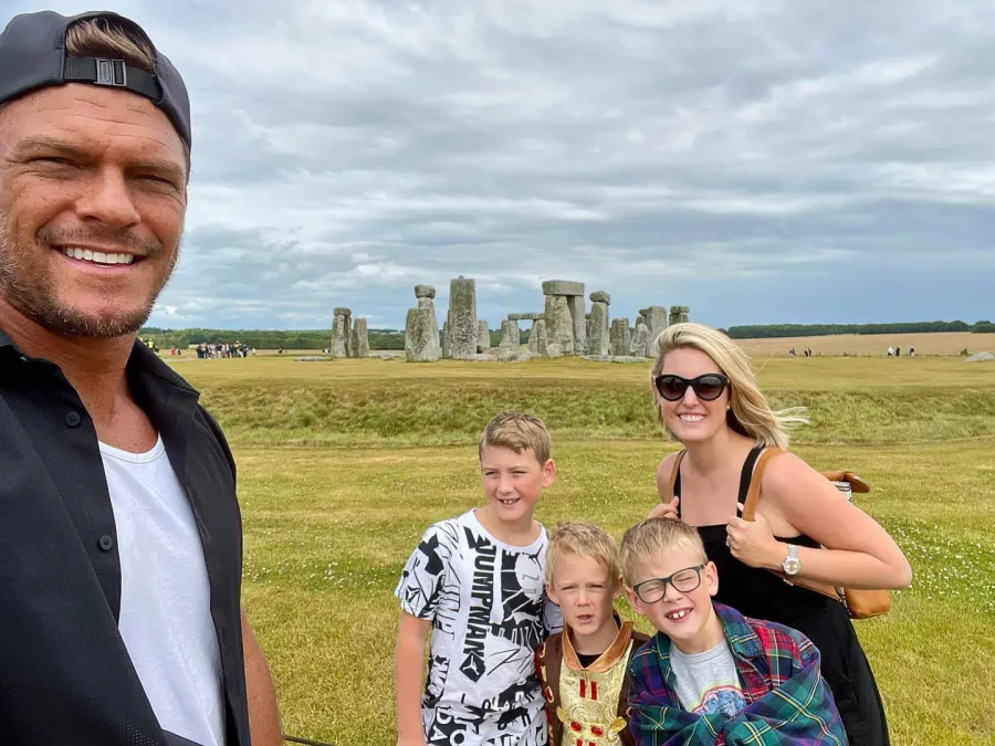 Reacher Star Alan Ritchson and Wife Catherine s Family Album With 3 Sons See Photos 083