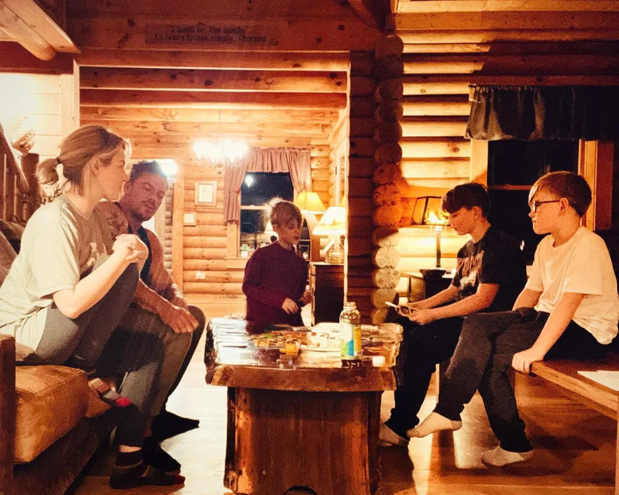 Reacher Star Alan Ritchson and Wife Catherine s Family Album With 3 Sons See Photos 085