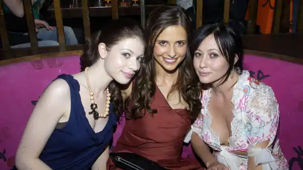 Sarah Michelle Gellar Posts Pic with Michelle Trachtenberg and Shannen Doherty After Their Deaths