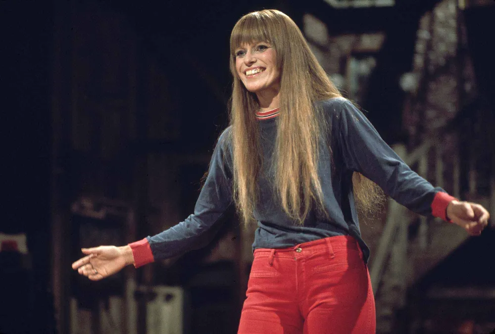 Saturday Night Lives Most Controversial Guests Ever Kanye West Adrien Brody More