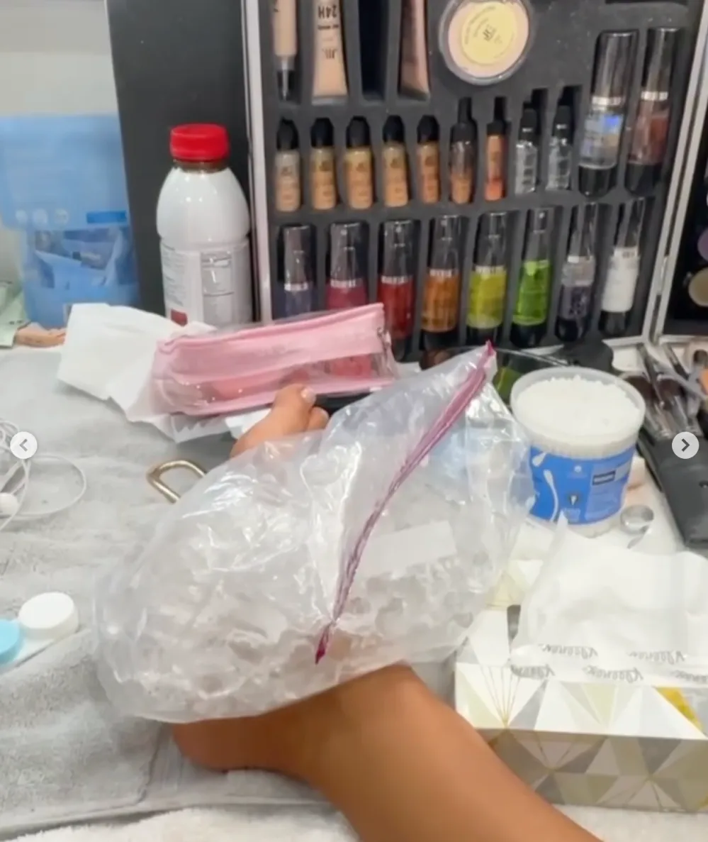 Thalia sufre torcedura de pie en Premio Lo Nuestro 2025